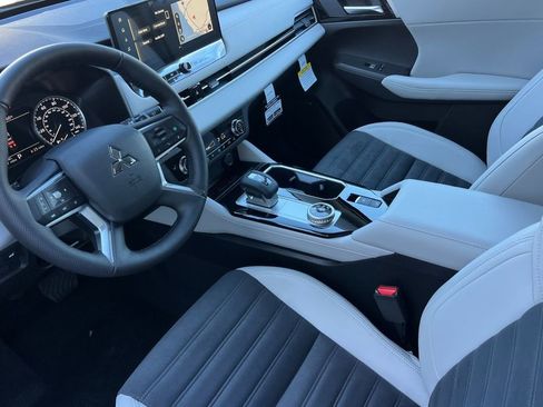 New 2026 Mitsubishi Outlander SE FWD image 11
