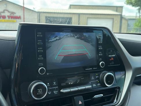 Used 2022 Toyota Highlander LE FWD image 30
