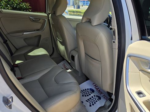 Used 2015 Volvo XC60 T5 Premier w/ Proximity Package image 30