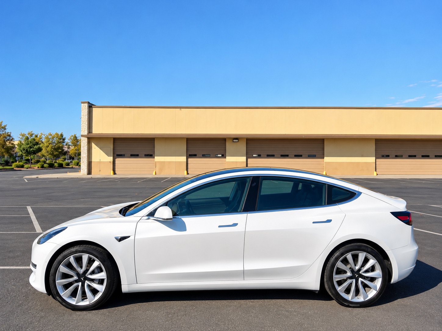 Used 2020 Tesla Model 3 Standard Range Plus RWD image 4