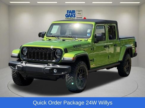 Used 2025 Jeep Gladiator Sport AWD/4WD image 3