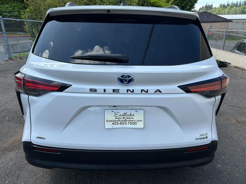 Used 2022 Toyota Sienna XLE w/ XLE Plus Package AWD/4WD image 6