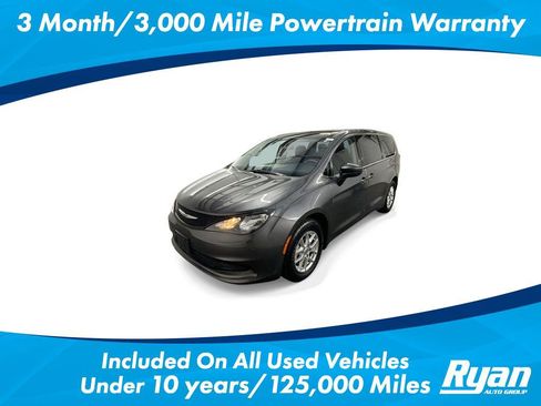 Used 2022 Chrysler Voyager LX FWD image 1