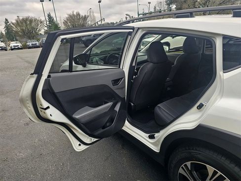Used 2025 Subaru Crosstrek 2.0i Premium image 16