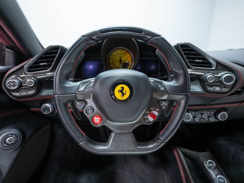 Used 2018 Ferrari 488 GTB RWD image 13
