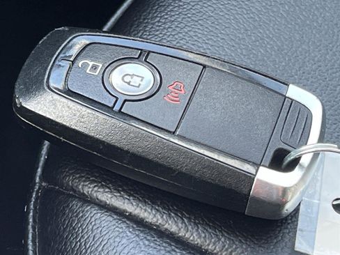 Used 2023 Ford Edge SEL image 30