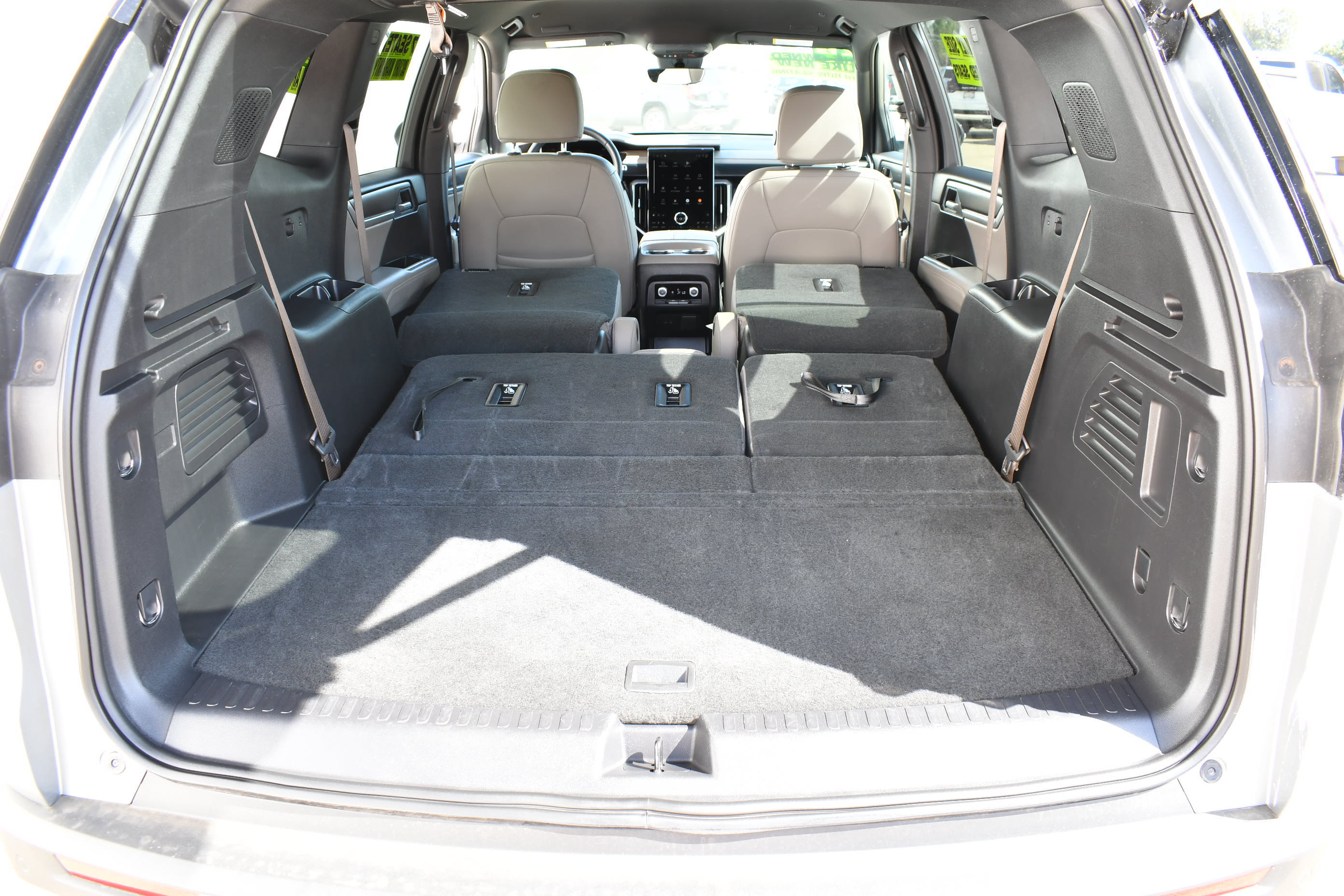 Used 2026 GMC Acadia Elevation w/ Elevation Premium Package FWD image 9