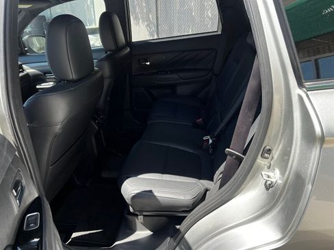 Used 2019 Mitsubishi Outlander SEL AWD/4WD image 18