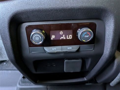 Certified 2026 Chevrolet Traverse LT w/ Driver Confidence Package image 24