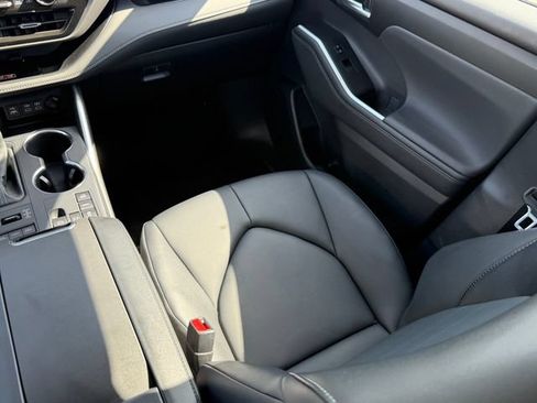 Used 2026 Toyota Highlander XLE AWD/4WD image 25