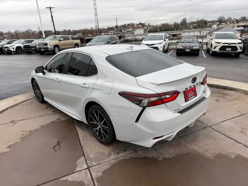 Certified 2022 Toyota Camry SE image 8