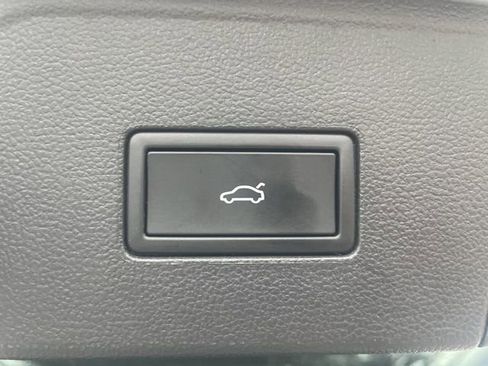 Certified 2026 Volkswagen Atlas SE image 11