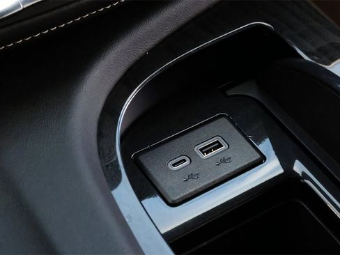 Used 2024 Cadillac Escalade ESV Premium Luxury image 39