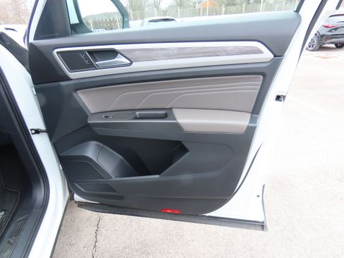 Used 2022 Volkswagen Atlas Cross Sport SE w/ Panoramic Sunroof Package image 10