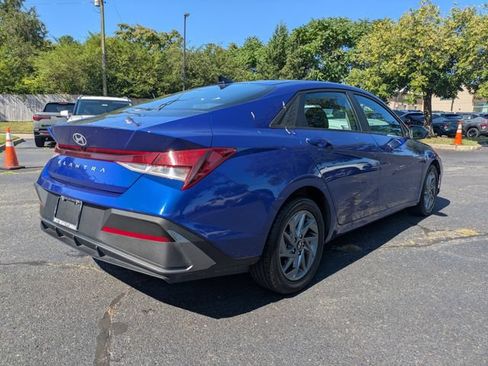 Used 2024 Hyundai Elantra SEL FWD image 4