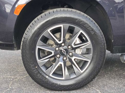 Certified 2024 Chevrolet Tahoe Z71 w/ Luxury Package AWD/4WD image 32
