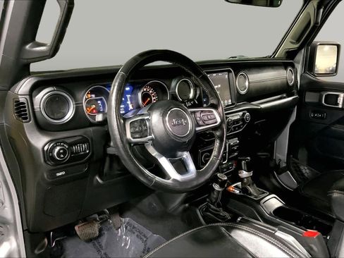 Used 2020 Jeep Gladiator Overland AWD/4WD image 18