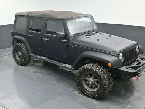 Used 2012 Jeep Wrangler Unlimited Sahara AWD/4WD image 35