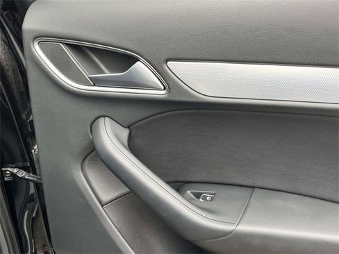 Used 2018 Audi Q3 2.0T Premium Plus w/ Premium Plus Package image 23