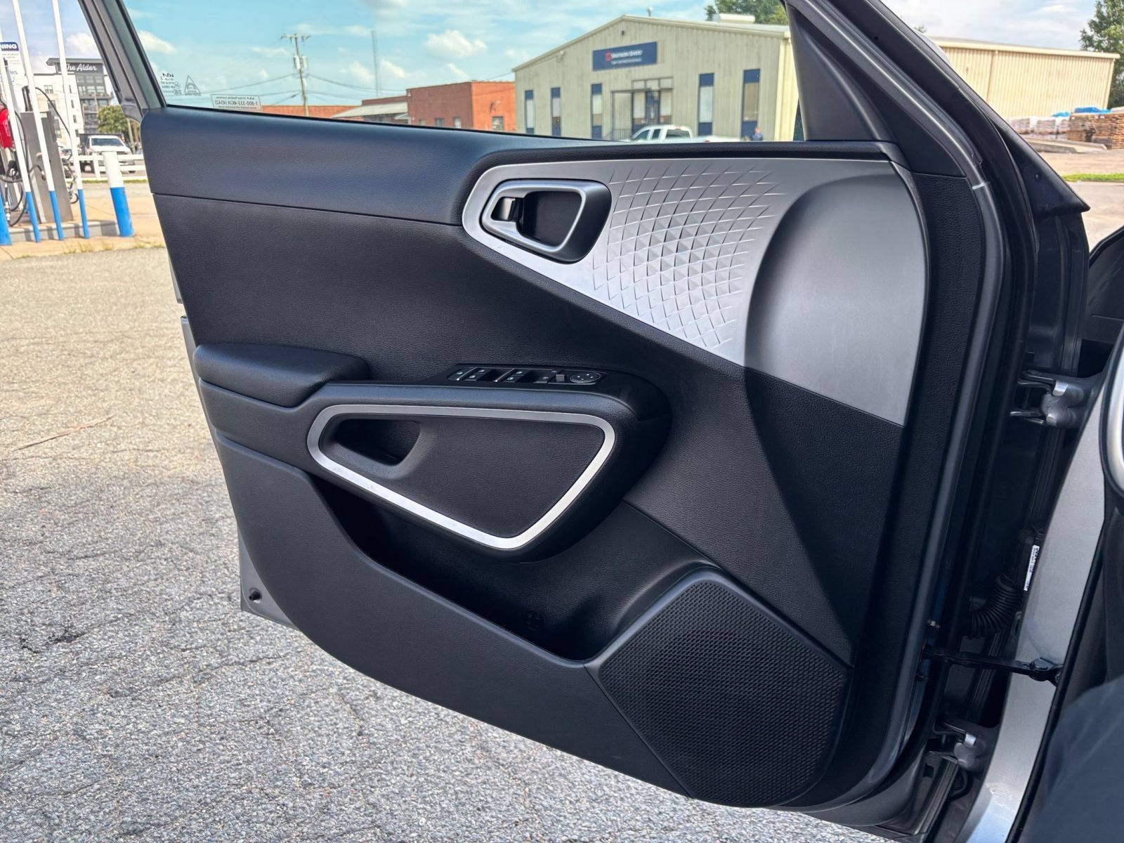 Used 2025 Kia Soul LX w/ LX Technology Package FWD image 18