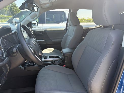 Certified 2018 Toyota Tacoma SR5 AWD/4WD image 10