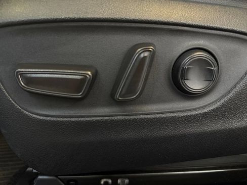 Used 2023 Toyota Highlander XLE FWD image 29