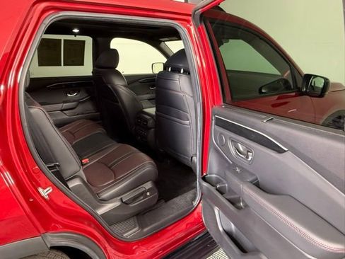 Used 2025 Honda Pilot Black Edition image 50