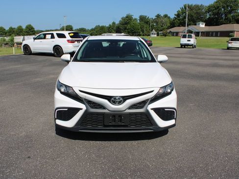 Used 2024 Toyota Camry SE FWD image 3