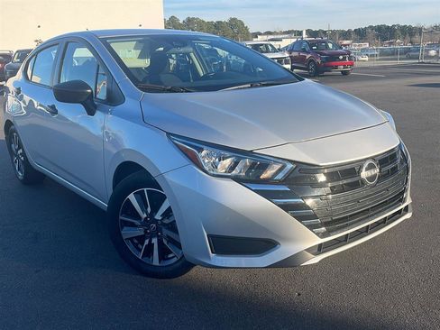 Used 2023 Nissan Versa S w/ S Plus Package image 3
