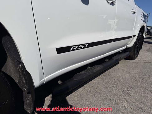 Used 2022 Chevrolet Silverado 1500 RST image 14