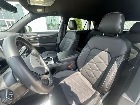 Used 2024 Volkswagen Atlas Cross Sport SE image 23