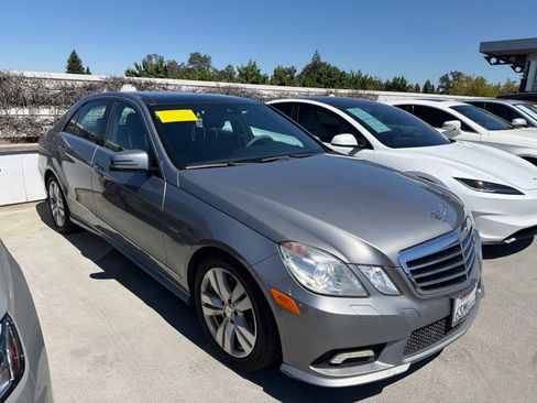 Used 2011 Mercedes-Benz E 350 BlueTEC Sedan image 3
