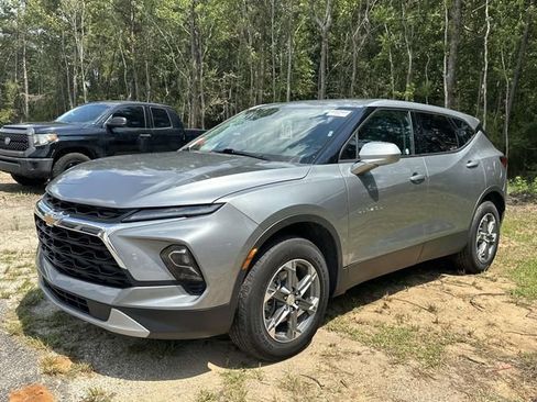 Used 2025 Chevrolet Blazer LT FWD image 12