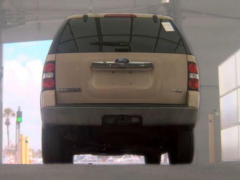 Used 2006 Ford Explorer XLT RWD image 5