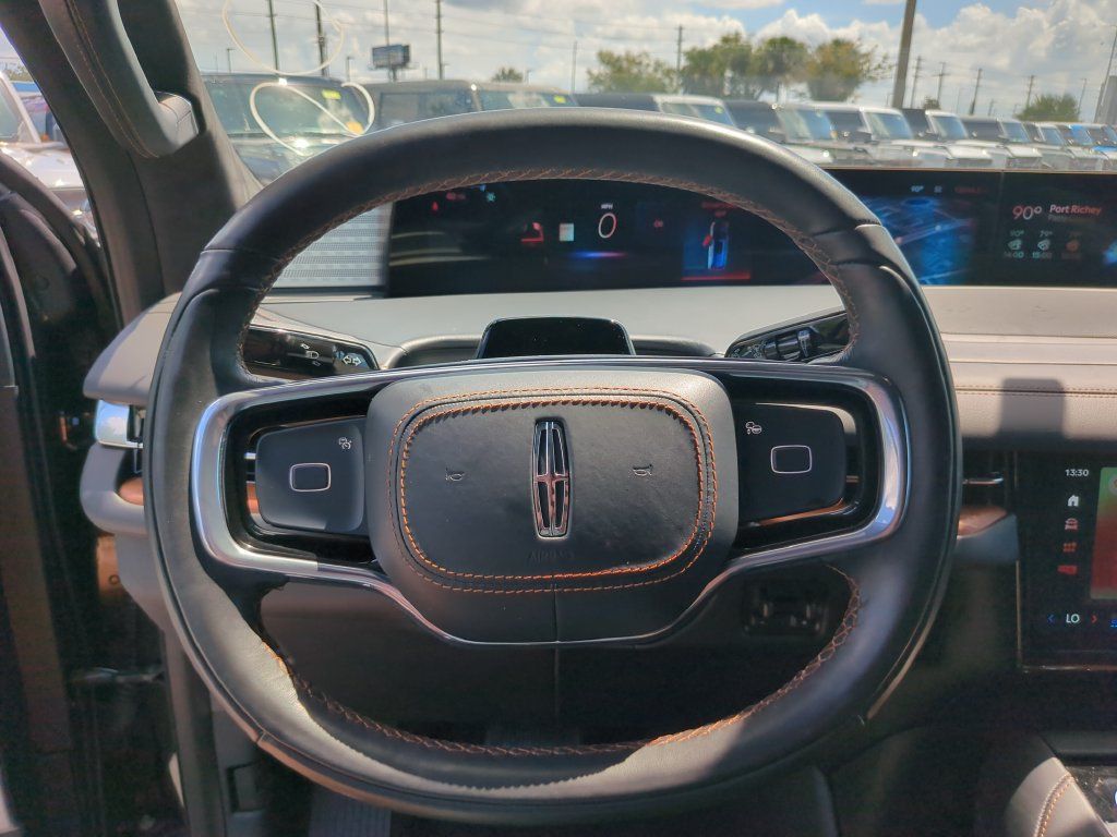 Used 2025 Lincoln Navigator Black Label AWD/4WD image 28
