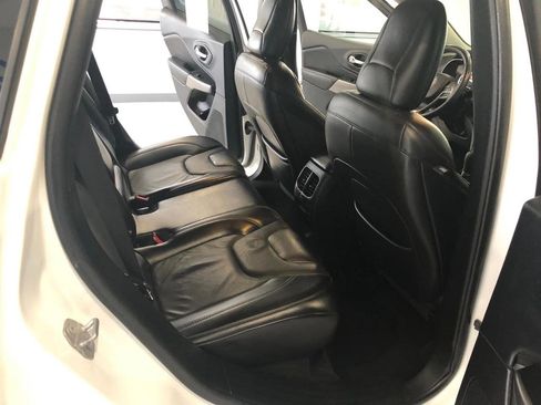 Used 2019 Jeep Cherokee Limited image 13