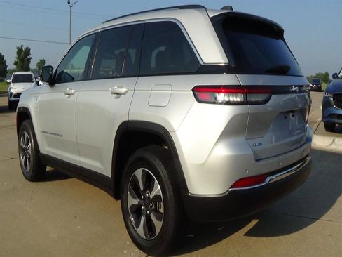 Used 2023 Jeep Grand Cherokee 4WD 4xe image 8