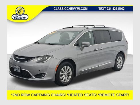 Used 2019 Chrysler Pacifica Touring-L image 1