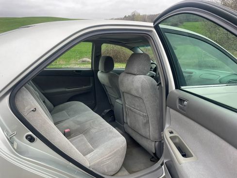 Used 2004 Toyota Camry LE FWD image 19