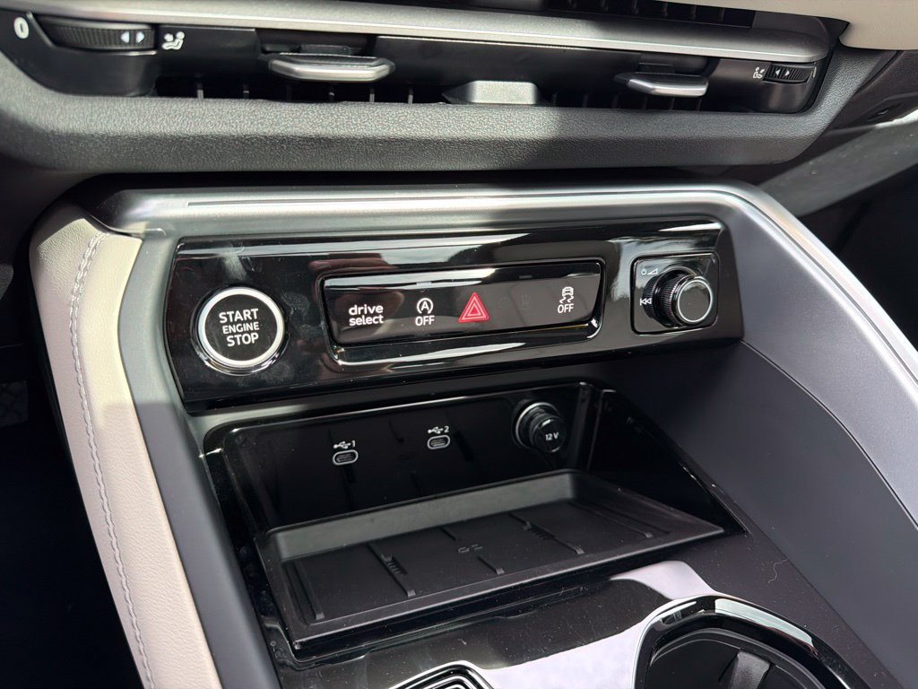 Used 2025 Audi Q5 Premium AWD/4WD image 32