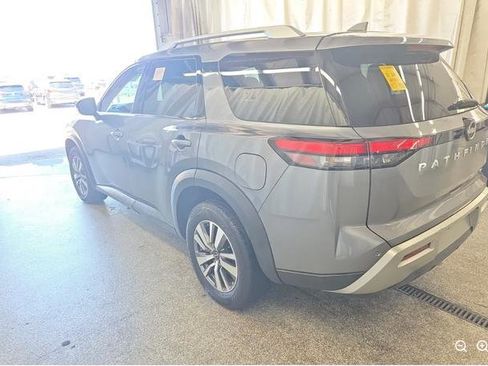 Used 2023 Nissan Pathfinder SL image 17