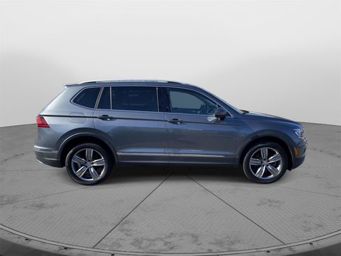 Used 2018 Volkswagen Tiguan SEL Premium AWD/4WD image 25