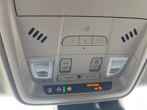 Used 2023 Cadillac XT4 Luxury image 32