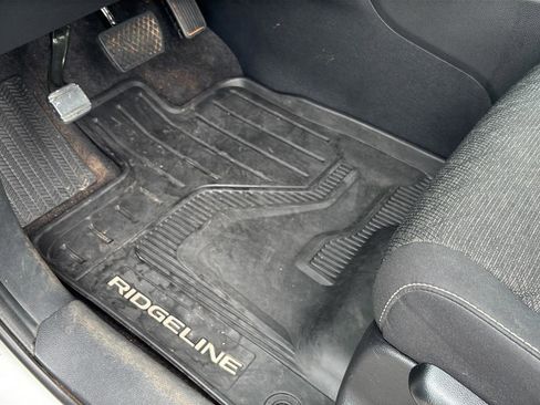 Used 2025 Honda Ridgeline Sport image 17