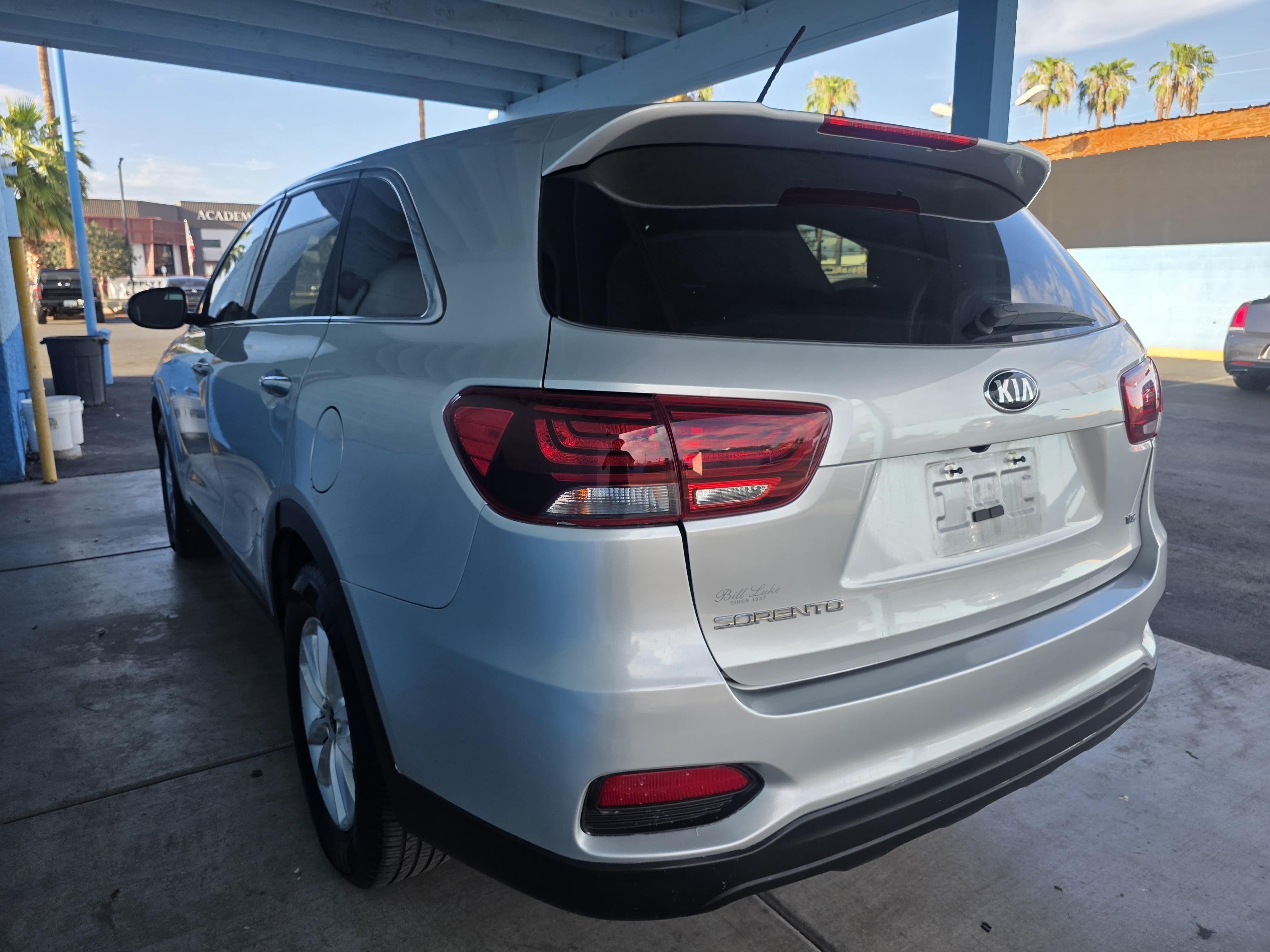 Used 2019 Kia Sorento FWD V6 image 5