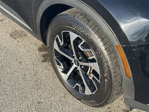 Used 2023 Kia Sportage EX image 18