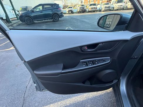 Used 2021 Hyundai Kona SEL image 12