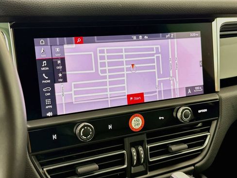 Certified 2025 Porsche Macan AWD/4WD image 19