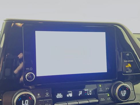 Used 2025 Toyota Highlander LE FWD image 27