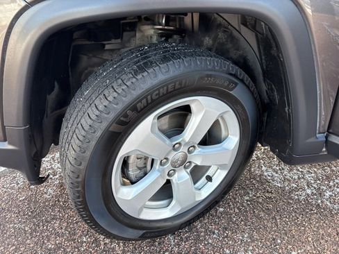 Used 2021 Jeep Compass Latitude image 16